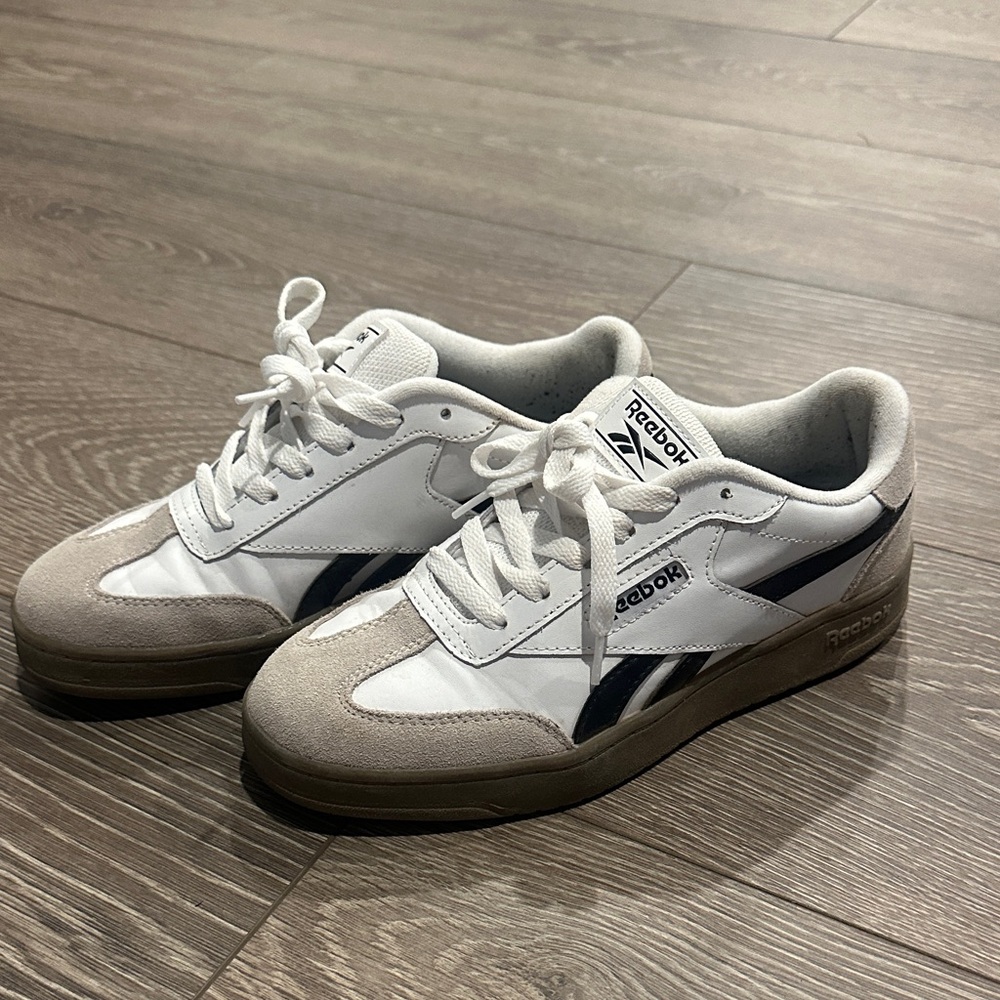 Reebok White and Beige Sneakers